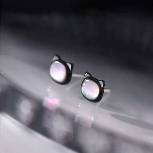 New Cat Ear Earrings Opalesque Black Grey Shell - Picture 3 of 5